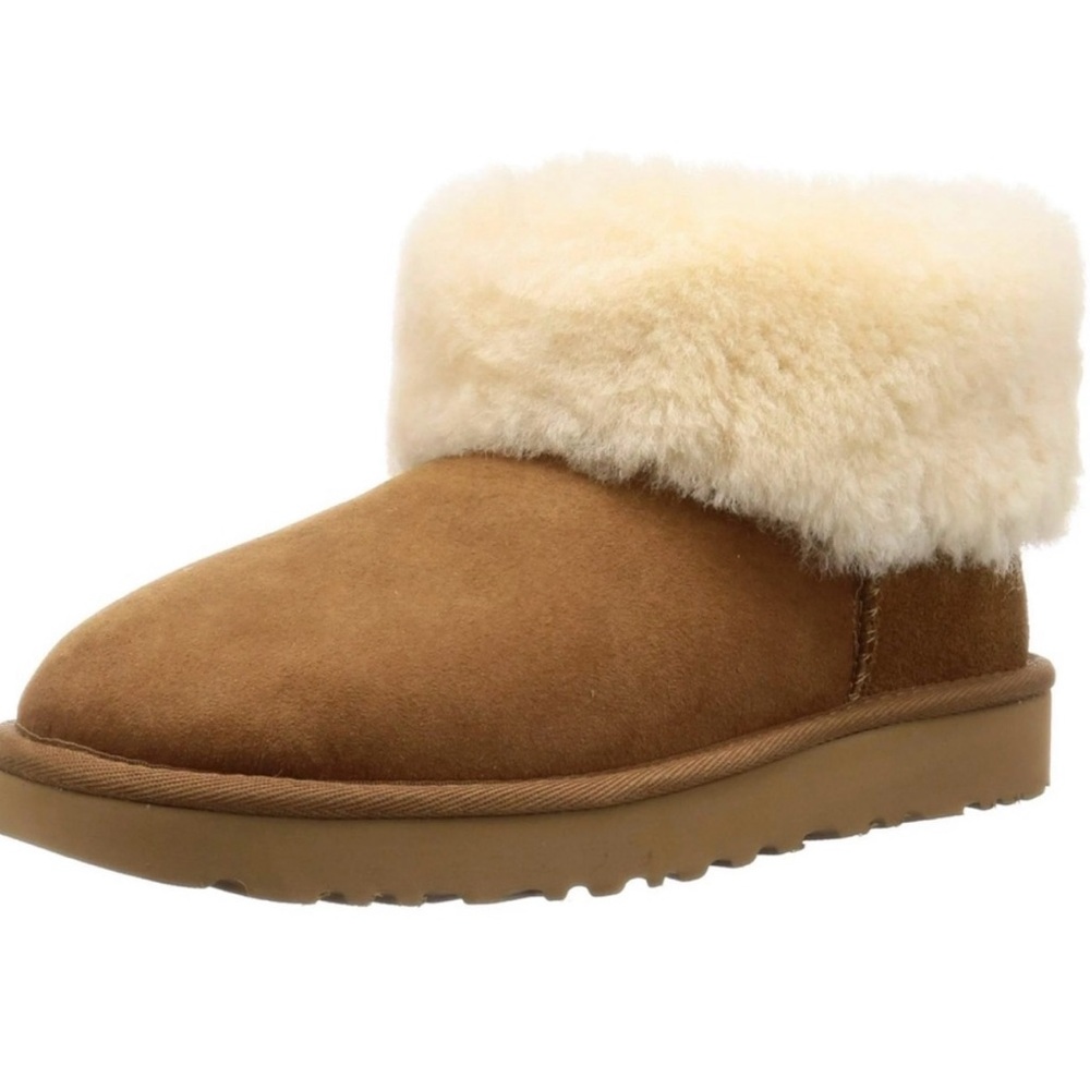 MINI FLUFF UGGS (NEW)
